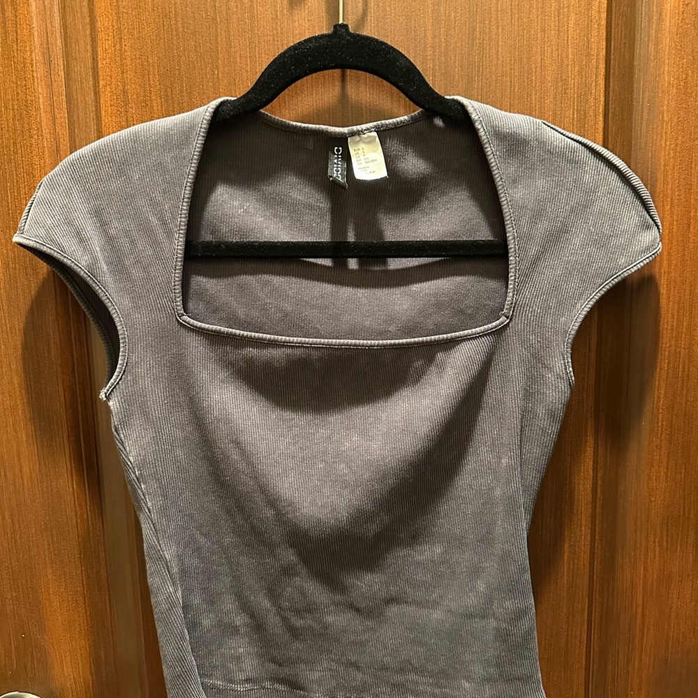 Divided Gray Cap Sleeve Fitted Top